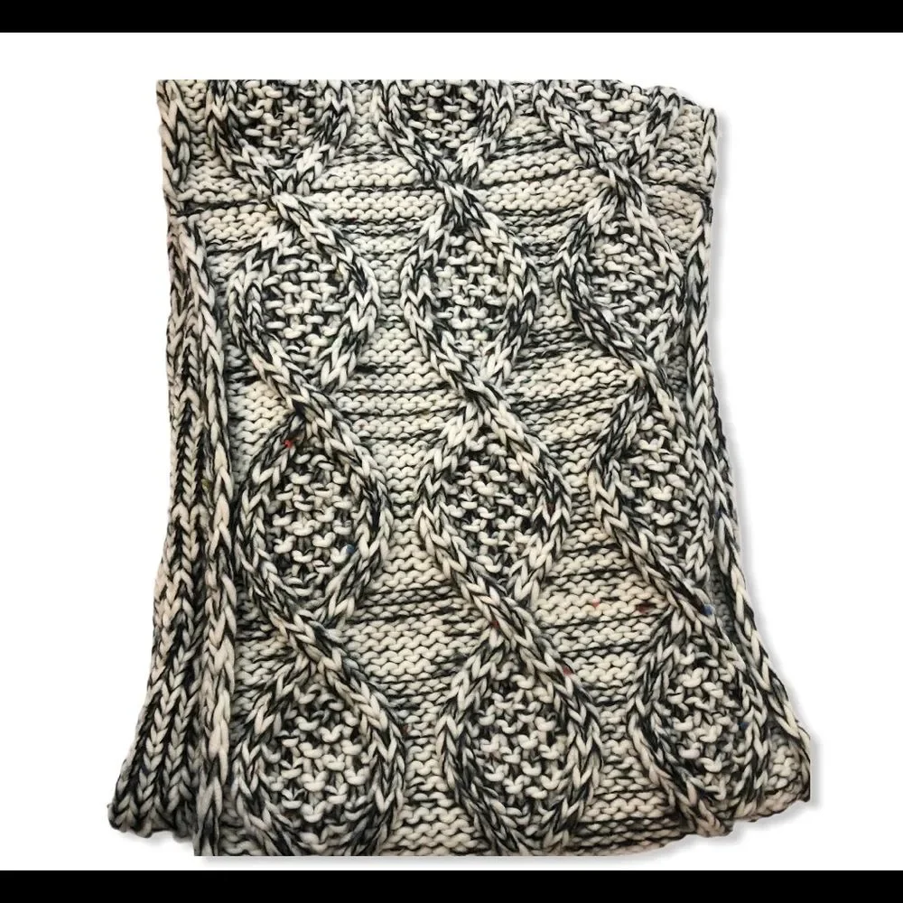 Loft cable knit marble infinity warm comfy timeless scarf black and white